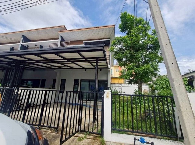 ลดราคาพิเศษ ทาวน์โฮม 2 ชั้น หลังมุม พื้นที่เยอะ โครงการบีโฮม สันทราย