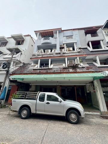 ตึก 2 คูหา ใจกลางOld Town ภูเก็ต ทำเลสุดปังใกล้ถนนคนเดินของนักท่องเที่ยว จะทำเป็นโรงแรมเล็กๆหรือห้องพักรายวันก็ได้