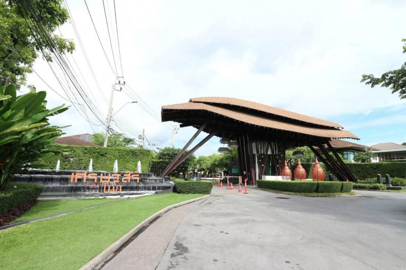 ???? ขายบ้านเดี่ยว เศรษฐสิริ วัชรพล – ซีรีส์ไทย❤ บ้านใหม่ไม่เคยอยู่❤บ้านสวยทำเลดี พื้นที่ใหญ่ ฟังก์ชันครบ เหมาะสำหรับครอบครัว???? ขนาดที่ดิน: 93.1 ตร.วา???? พื้นที่ใช้สอย: 240 ตร.ม.✨ รายละเอียดตัวบ้าน• 3 ห้องนอน• 4 ห้องน้ำ (มีห้องน้ำในตัว 2 ห้องนอน)• 1 ห้องแม่บ้าน + ห้องน้ำแยก• ที่จอดรถในบ้านได้ 4 คัน???? ราคาขายเพียง 13.5 ล้านบาท???? สนใจนัดชมบ้าน / ขอข้อมูลเพิ่มเติมโทร & ไลน์: 090-986-2154#เศร