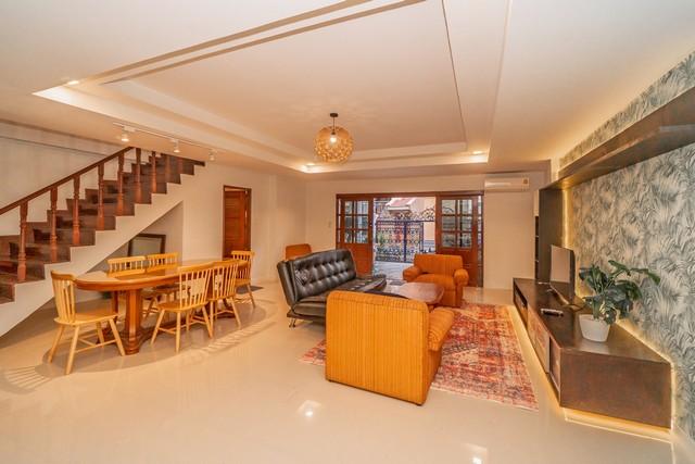 HR 6204 ให้เช่าทาวน์โฮมหรู 5 ชั้น ใจกลางเมือง ทองหล่อ เอกมัย พร้อมดาดฟ้าส่วนตัว