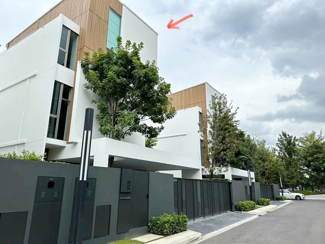  วิวสนามกอล์ฟ  3-4นอน สนามกอล์ฟยูนิโก้ 700 ม. ถ.กรุงเทพกรีฑา พระราม9 ARLบ้านทับช้าง 2.5 กม. บ้านสไตล์ญี่ปุ่นสุดหรู 3 ชั้น จัดเต็มเฟอร์ฯ 