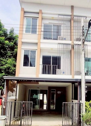 ขายทาวน์โฮม 3 ชั้น โครงการ นาราภัทร เอ็กซ์คลูซีฟ แจ้งวัฒนะ-สามัคคี (ซอยสามัคคี 22/1) ต.ท่าทราย อ.เมือง จ.นนทบุรี 