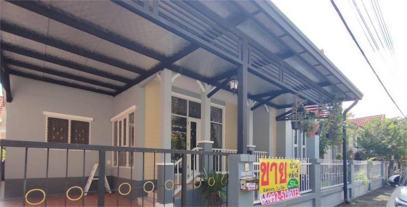 ##ขายบ้านเดี่ยว 53.4 ตรว. มบ.วรารักษ์ รังสิต คลอง3  อ.คลองหลวง จ.ปทุมธานีโซน : คลองหลวง  ปทุมธานีที่ตั้ง :  29/1613  มบ.วรารักษ์ รังสิต คลอง3  ต.คลองสาม  อ.คลองหลวง  จ.ปทุมธานีลักษณะโดยทั่วไป- บ้านเดี่ยวหลังใหญ่ พร้อมอยู่- 3 ห้องนอน, 1 ห้องโถง,  2 ห้องน้ำ,  1 ห้องครัว, 1 โรงจอดรถ- เนื้อที่  53.4  ตรว., ย่านธุระกิจ- จอดรถในบ้าน 2 คัน- บรรยากาศร่มรื่น  เงียบสงบ  มีความเป็นส่วนตัว  - พื้นที่ทุกตารางนิ้