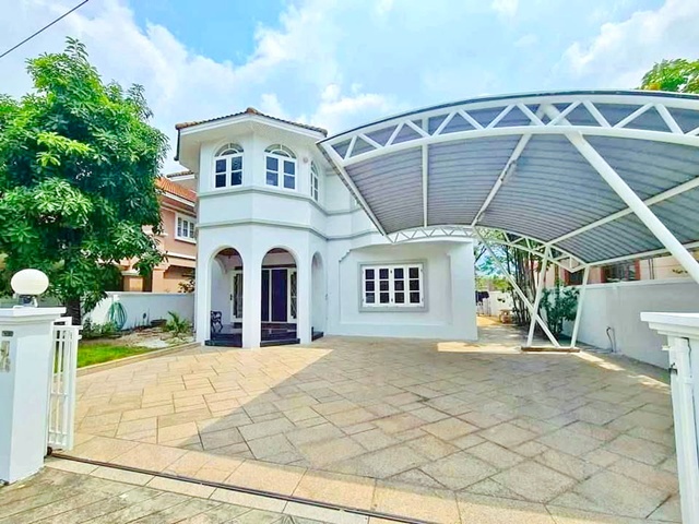 รร.สตรีวิทยา2  ย่านลาดพร้าว จัดเต็มเฟอร์ฯ 90ตร.วา.355 ตร.ม.  5นอน MRT วัชรพล 2.7กม. บ้านเดี่ยว 2 ชั้นหรูหรา 4 น้ำ 