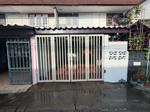 ขายทาวน์เฮ้าส์ 2 ชั้น  16 ตารางวา  หมู่บ้านร่มไทร ซอยคลองลำเจียก10  ถ.ประเสริฐมนูกิจ  บึงกุ่ม กรุงเทพมหานคร   ZT847 