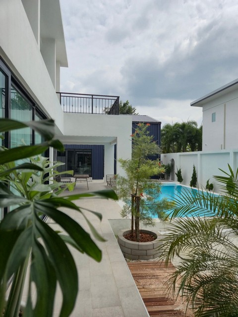 P1636 ขายบ้านเดี่ยว 2 ชั้น พัทยา พร้อมสระว่ายน้ำส่วนตัว ใกล้สนามม้าโปโลพัทยา มีโกดังสำหรับจอดรถ ซอยทุ่งกลมตาลหมัน สยามคันทรีคลับพัทยา