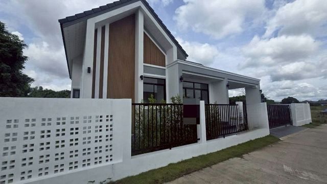 ราคาเริ่มต้น 2.49 ล้าน #โซนท่ารั้ว #ดอยสะเก็ด บ้านเดี่ยวใหม่ #สไตล์โมเดิร์นนอร์ดิก พร้อมอยู่ #ใกล้ตลาดท่ารั้ว เข้าเมืองง่าย #น้ำไม่ท่วม