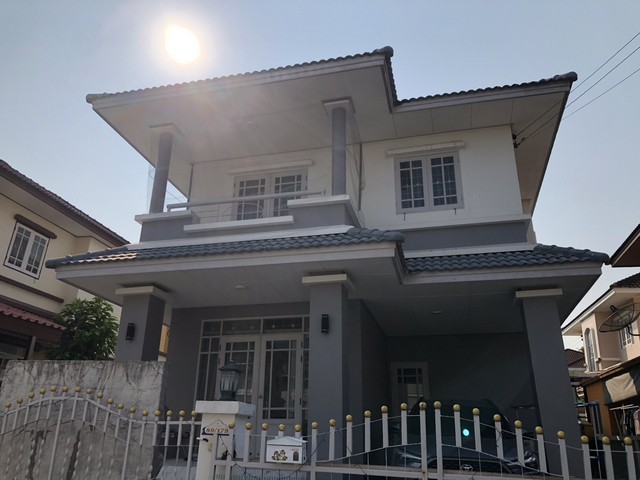 ให้เช่าบ้านเดี่ยว 2 ชั้น 50 วา 3นอน เฟอร์นิเจอร์ครบ หิ้วกระเป๋าเข้อยู่ได้เลย หมู่บ้านวรารมย์ ซอยราษฎร์อุทิศ 16 มีนบุรี 