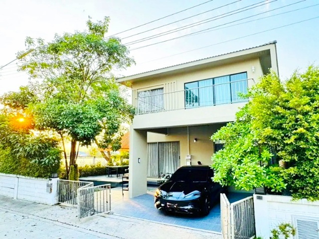 รร.จันทร์เจริญ 800 ม. บางปะกง ฉะเชิงเทรา ให้เช่าบ้านเดี่ยว 2 ชั้น 4 นอน บางนา-ตราดกม.42  หลังมุม 200 ตร.ม.50 ตร.วา.สไตล์โมเดิร์น