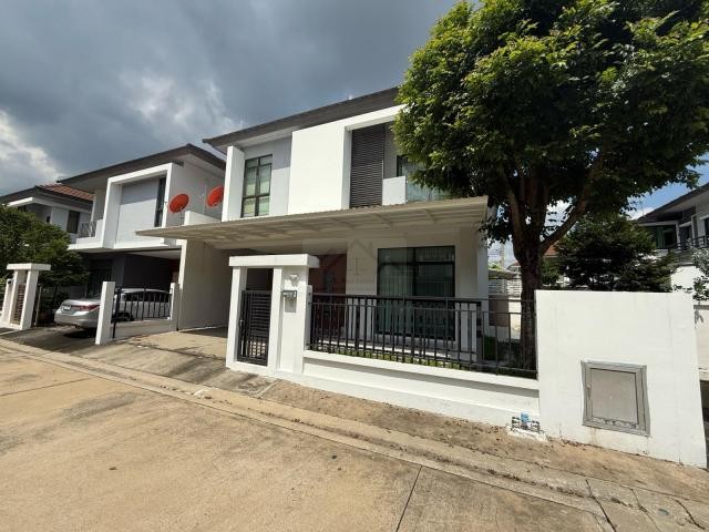 ให้เช่าบ้านเดี่ยว 2 ชั้น 3 ห้องนอน โครงการ ออร่า Aura รามคำแหง 94 ใกล้รถไฟฟ้า MRT สัมมากร เฟอร์นิเจอร์ครบ