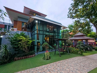 Luxury Pool Villa & บ้านพักตากอากาศหรู เขาใหญ่ โซนพญาเย็น บนพื้นที่ 1 ไร่ 7 ตร.วา พร้อมเฟอร์นิเจอร์พรีเมียมสองอาคาร Fully-Furnished