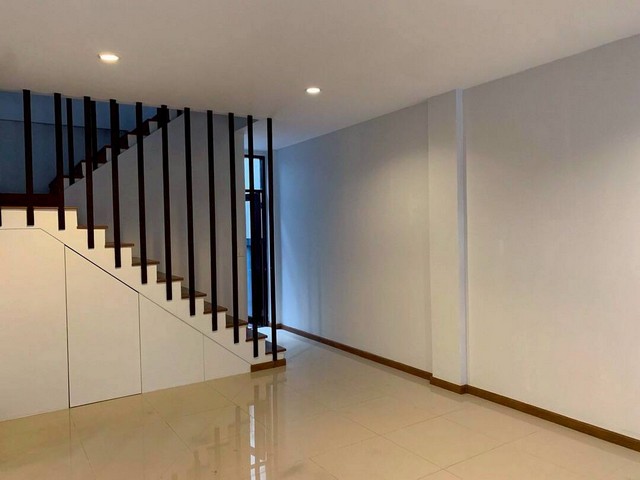 เช่า ทาวน์โฮม Haus 35 แจ้งวัฒนะ – ทำเลดี ใกล้รถไฟฟ้าสายสีชมพู และเมืองทองธานี
