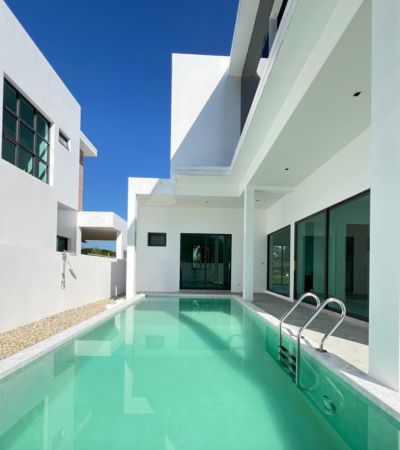 บ้านสร้างใหม่ พร้อมสระว่ายน้ำส่วนตัว โปร่ง โล่ง ระบายอากาศดี ใกล้ รร.นานาชาติ 6 แห่ง ราคาต่ำกว่าประเมิน 