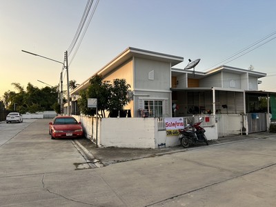 ทาวน์โฮมชั้นเดียว หลังมุม  ขายทาวน์โฮมหลังมุม !! 28.2 ตร.ว. กรีนพาร์ค วิลเลจ ( Green Park Village ) ต. สำนักบก อ.เมืองชลบุรี ชลบุรี