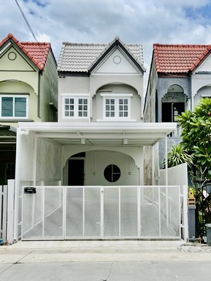 ทาวน์เฮ้าส์รีโนเวทใหม่ สไตล์มินิมอล!! ขายทาวน์เฮ้าส์โครงการวัฒนา ร่มเกล้า 21 แบบ 2 ชั้น 3 ห้องนอน 2 ห้องน้ำ ขนาด 30 ตารางวา 