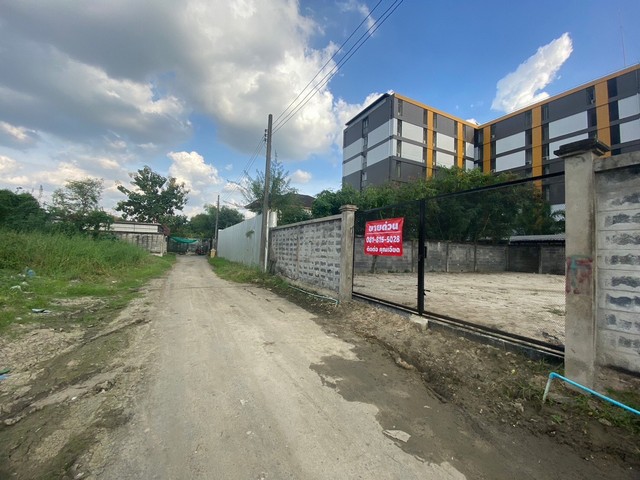 ขายที่ดินเปล่า ถมแล้ว ล้อมรั้ว เนื้อที่ 98 ตารางวา ผังสีส้ม เยื้องเมเจอร์รัชโยธิน