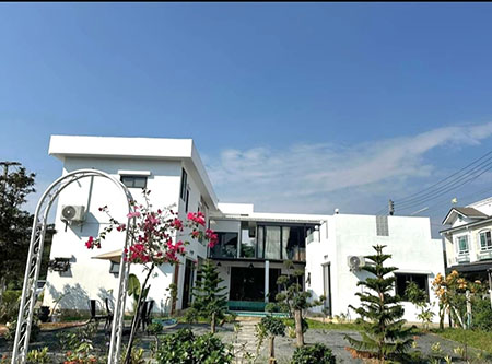  ให้เช่า พูลวิลล่าทรงโมเดิร์นใหม่ใกล้ 89 พลาซ่า ซอยหมู่บ้านน้ำผึ้งวิลเลจ