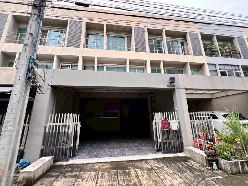 ให้เช่าทาวน์โฮม 3 ชั้น Noble Cube ซอยพัฒนาการ 26 (ใกล้ทองหล่อ เอกมัย) เฟอร์นิเจอร์พร้อมเข้าอยู่ *** ราคาเช่า 42,000 บาท/เดือน (สัญญา 3 ปี) *** ราคาเช่า 44,000 บาท/เดือน (สัญญา 1 ปี)  ติดต่อ:: ณัฐชยา (ชยา) โทร/ID Line:: 0942823961   Link Line:: https://line.me/ti/p/3xFA1An8Kcรหัส# T25-882ทาวน์โฮม 3 ชั้น Noble Cube ซอยพัฒนาการ 26 (ใกล้ทองหล่อ เอกมัย) หน้ากว้าง 5.5 เมตรที่ดิน 22 ตร.วา.พื้นที่ใช้สอยรวม 200 ตารางเมตร3 ห้องนอน 3 ห้องน้ำจอดรถได้ 2 คันเฟอร์นิเจอร์ แอร