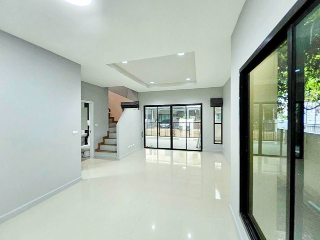 ตลาด ส.สุนีย์ 200 ม.ให้เช่าทาวน์โฮม 2 ชั้น บ้านเปล่า 29 ตร.วา. 232 ตร.ม.10,999 B-M.รพ.ปากเกร็ด 2 3.9 กม. ร่มรื่น เงียบสงบ เหมาะกับพักอาศัย 4 นอน 3 น้ำ  รร.เทศบาลคลองพระอุดม 800 ม.ถ.ราชพฤกษ์-กาญจนาภิเษก ลาดหลุมแก้ว  S.Sunee Market 200m. Ratchaphruek-Kanchanaphisek Rd. Ladlumkaew 2-story townhouse for rent empty house 29sq.wa. 232sq.m. 10,999B-M. PakKret Hospital2 3.9km. Quiet and shady suitable for residential use 4 bed 3 bath KhlongPhraUdom Municipality School 800m.แยก-ขุนมหาดไทย ถ.ราชพฤกษ์-กาญจนาภิเษกตำบล คลองพระอุดม อำเภอลาดหลุมแก้ว ปทุมธานี  29 ตร.