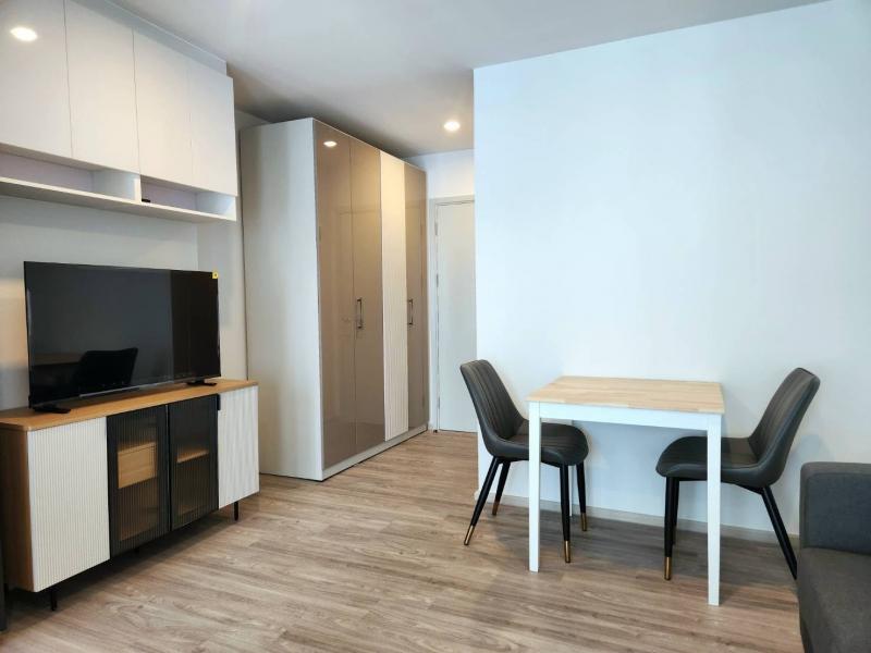 Regent Home Bangna, clean, private, and comfortable, 16th floor, BTS Bangna.***We offer house and condo sales/rentals, and consulting services. Contact us anytime.***For more details, photos, or to schedule a viewing, contact Ekachai.Tel. 089-799-5598Line ID: @auiauiaui001 (add @ in front)--------------------------------------------------------------1 bedroom, 1 bathroom28 sq m., 16th floor, Building ANew, clean, beautifully decorated unit, ready to move inDetails--------------------------------------------------------------Rental price: 10,000 baht per month--------------------------------------------------------------*Attractive amenities- Swimming pool- Fitness center- Co-working space- CCTV--------------------------------------------------------------*Nearby landmarks (Based on Google Maps)- Bangkok Mall: 1.3 km- Anglo Singapore International School: 2.7 km- BTS Bangna: 300 m- BTS Udomsuk: 900 m- Chalerm Maha Nakhon Expressway Entrance: 1.3 km---------------------------------------