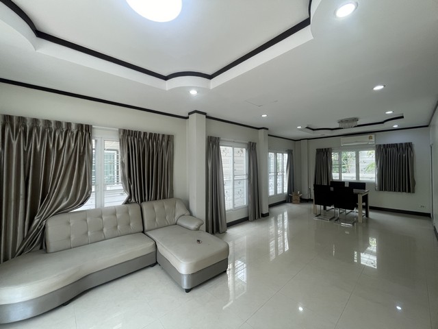 ให้เช่า ขาย หมู่บ้าน ราณีสิริ ลาดปลาเค้า 43 เกษตร นวมินทร์ ใกล้สุกี้ตี๋น้อย ใกล้ ม.เกษตร เกษตร-นวมินทร์ ประเสริฐมนูกิจ ม.เกษตรศาสตร์ราคาเช่า 28,000 บาทราคาเช่า ต่างชาติ 33,000 บาท/เดือน ประกัน 3 ล่วงหน้า 1ราคาขาย 6,900,000 บาทติดต่อ คุณช่อผกา 0616198565 LINE 0616198565หากไม่รับสาย รบกวนขอความกรุณาลูกค้า @line ทิ้งรูปและข้อมูลไว้นะคะhttps://line.me/ti/p/zu0mm-ozFX- บ้านเดี่ยว หมู่บ้าน ราณีสิริ ซ. ลาดปลาเค้า 43 - ที่ดินข