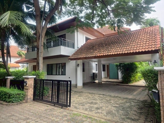 ขายบ้านเดี่ยว 176 ตรว. 4 ห้องนอน โครงการ นิชดา พาร์ค Nichada Park แจ้งวัฒนะ-ปากเกร็ด พร้อมสระว่ายน้ำส่วนตัว Renovation ทั้งหลัง ใกล้เซ็นทรัลแจ้งวัฒนะ*** ราคาขาย 40 ล้านบาท  *** ราคาเช่า 150,000 บาท/เดือน ขั้นต่ำ 2 ปี ติดต่อ:: ณัฐชยา (ชยา) โทร/ID Line:: 0942823961   Link Line:: https://line.me/ti/p/3xFA1An8Kcรหัส # T25-883บ้านเดี่ยว 2 ชั้น โครงการ นิชดา พาร์ค Nichada Park โครงการติดถนนเมน  - ขนาดที่ดิน 176 ตร.ว.- พื้นที่ใช้สอย 540 ตร.ม.- 4 ห้องนอน - 4 ห้องน้ำ- ห้องรั