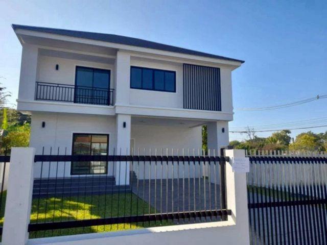 โซนสันทราย ขาย 3.6 ล้าน 64 ตรว. บ้านหลังใหญ่ สร้างใหม่ 2 ชั้น #สันทรายหลวง #สไตล์โมเดิร์น contemporary #สามารถสร้างสระว่ายน้ำเพิ่มได้ #ใกล้วัดสันทรายหลวง #ใกล้โฮมโปรสันรายที่ดิน 64 ตรว.พื้นที่ใช้สอย 170-200 ตรม.4 ห้องนอน 3 ห้องน้ำ1 ห้องครัวจอดรถได้ 3-4 คันวัสดุ SCG ทั้งหลังกระเบื้องแกรนิตโต้ สุขภัณฑ์ American Standard หลังคา แผ่นเรียบ scg ปั๊มน้ำ Hitachi 250 แรง ถังเก็บน้ำ Dos 1000 ลิตร ระบบไฟ LED ทั้งหลัง ก่อสร้าง