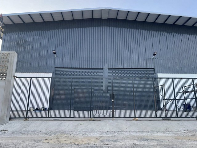 BST986 ให้เช่าโกดังใหม่ 700 ตารางเมตร อ่อนนุช 70/1 พัฒนาการตัดใหม่ ใกล้ถนนใหญ่ รถเทรลเลอร์เข้าได้ เหมาะสำหรับคลังสินค้าและโลจิสติกส์ติดต่อเอเจนท์คุณบัวโทร 0936464597ไลน์ Bua093ราคาเช่า 135000 บาทต่อเดือนโกดังใหม่สร้างเสร็จพร้อมใช้งาน พื้นที่กว้าง รองรับรถขนส่งขนาดใหญ่ ระบบไฟฟ้า 3 เฟส มีออฟฟิศชั้นสอง เหมาะสำหรับธุรกิจทุกประเภทที่ต้องการพื้นที่เก็บสินค้าและจัดการโลจิสติ