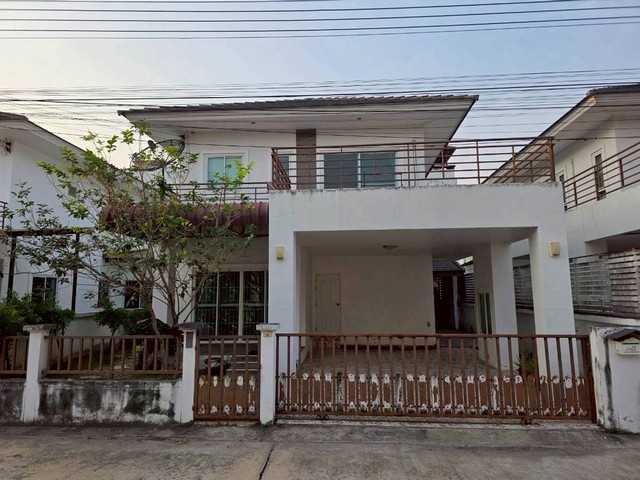 ให้เช่าบ้านเดี่ยว หมู่บ้านคริสตัลพลัส 4นอน 3น้ำ มีเฟอร์ พร้อมอยู่ ใกล้โรงเรียนอัสสัมชัญ ห้างโรบินสัน หนองยายบู่ ศรีราชา ชลบุรี