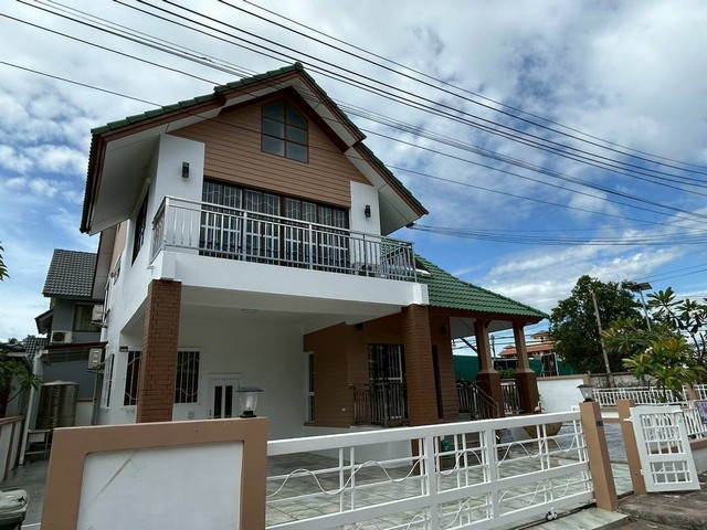 ให้เช่าบ้านเดี่ยว 2 ชั้น มบ.คันทรีโฮม ขนาด80ตรว 3นอน หลังมุม มีเนื้อที่เยอะ ใกล้เจพาร์คศรีราชา ชลบุรี