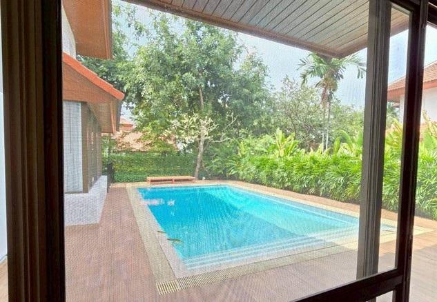 ขาย ให้เช่าบ้านเดี่ยว 176 ตรว. 4 ห้องนอน โครงการ นิชดา พาร์ค Nichada Park พร้อมสระว่ายน้ำส่วนตัว Renovation ทั้งหลัง ใกล้เซ็นทรัลแจ้งวัฒนะ ถนนแจ้งวัฒนะ-ปากเกร็ด*** ราคาขาย 40,000,000 บาท ค่าโอนคนละครึ่ง*** ราคาเช่า 140,000 - 150,000 บาท/เดือน ขั้นต่ำ 2 ปีติดต่อ คุณช่อผกา 0616198565 LINE 0616198565หากไม่รับสาย รบกวนขอความกรุณาลูกค้า @line ทิ้งรูปและข้อมูลไว้นะคะhttps://line.me/ti/p/zu0mm-ozFXบ้านเดี่ยว 2 ชั้น โครงการ นิชดา พาร์ค Nichada Park โครง