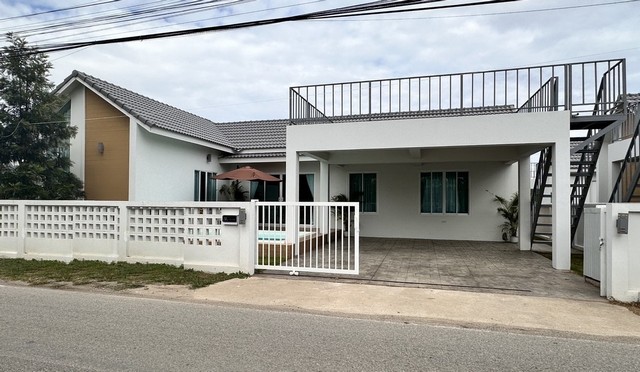 ขายบ้านใหม่พูลวิลล่า 69ตรว. 3นอน2น้ำ 3.49ลบ. ฟรีโอน ของแถม สระว่ายน้ำ ดาดฟ้า ใกล้บ้านถวาย ต.ขุนคง อ.หางดง เชียงใหม่ขายบ้านพูลวิลล่า บ้านใหม่ บ้านเดี่ยวชั้นเดียว พร้อมสระว่ายน้ำส่วนตัว ชั้นดาดฟ้าเฟอร์นิเจอร์ครบ หิ้วกระเป๋าเข้าอยู่ได้เลยบ้านที่ทุกคนตามหาอยู่ที่นี่แล้ว ตอบโจทย์ทุกความต้องการของคุณ สังคมดี มีคุณภาพ บ้านสวย ราคาถูกติดถนนหลักลาดยาง2เลน บ้านถวา