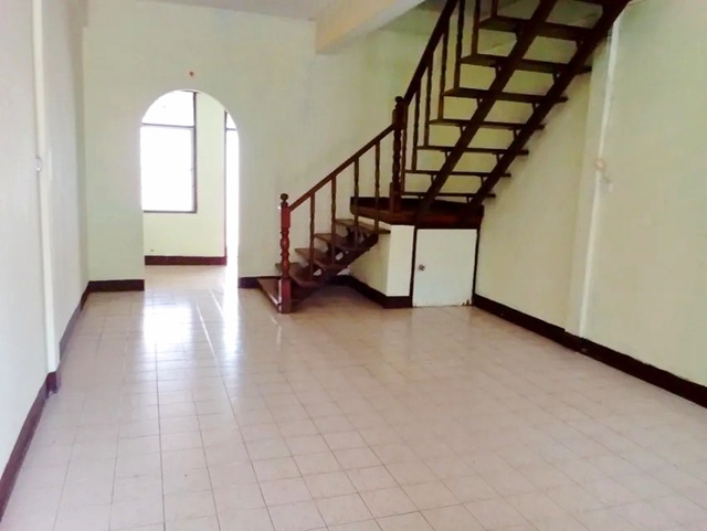 ให้เช่าบ้านทาวน์เฮ้าส์ 2 ชั้น MRT ภาวนา 600 ม.2 นอน 2 น้ำ 21 ตร.ว.170 ตร.ม.รร.นานาชาติโอ๊คเบอรี 650 ม. เงียบสงบ ปลอดภัย ไม่เปลี่ยว 14,999 B-M.ตลาดสวนลุมไนท์บาซาร์ 1.3 กม.แหล่งชุมชน ช้อปปิ้งเดินทางสะดวกสบาย เข้า-ออกได้หลายทาง MRT Phawana 600 m. 2-story townhouse for rent 2 bed 2 bath 21 sq.wa. 170 sq.m. 650 m.from Oakbury International School Quiet safe and not isolated 14,999 B-M. 13 km. from Suan Lum Night Bazaar A community and shopping area Convenient transportation with multiple entrances and exitsเลียบด่วนรามอินทรา แยกรัชดา-ลาดพร้าว รัชโยธิน จันทรเกษม จตุ