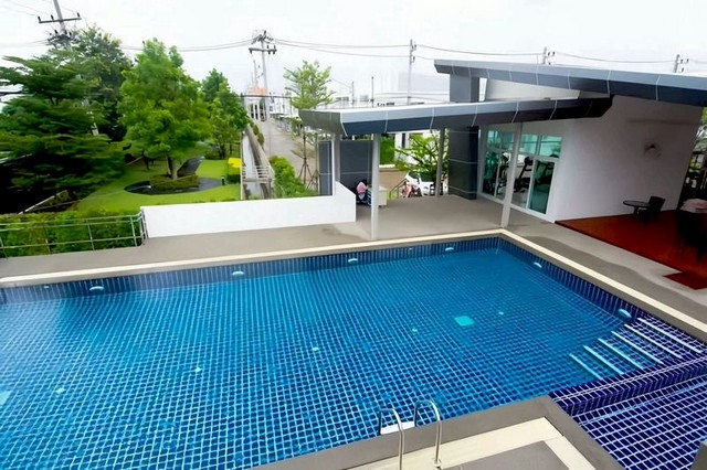 ขายเพียง 2.49 ล้าน #ดิเออบาน่า4 #แม่เหียะ ทาวน์เฮาส์ 2 ชั้น #เฟอร์นิเจอร์ครบ #หิ้วกระเป๋าเข้าอยู่ได้เลย! ทำเลสุดฮอต ใกล้เมือง เดินทางสะดวก เข้าออกได้หลายเส้นทาง รายละเอียดบ้าน:พื้นที่ใช้สอย 124 ตร.ม.2 ห้องนอน3 ห้องน้ำ1 ห้องครัว ของใช้ภายในบ้าน:ตู้เย็นเตาแก๊สแอร์ 2 เครื่องโซฟาชุดโต๊ะทานข้าวเฟอร์นิเจอร์ครบเครื่องซักผ้า สิ่งอำนวยความสะดวกในโครงการ:รปภ. และ CCTV รอบหมู่บ