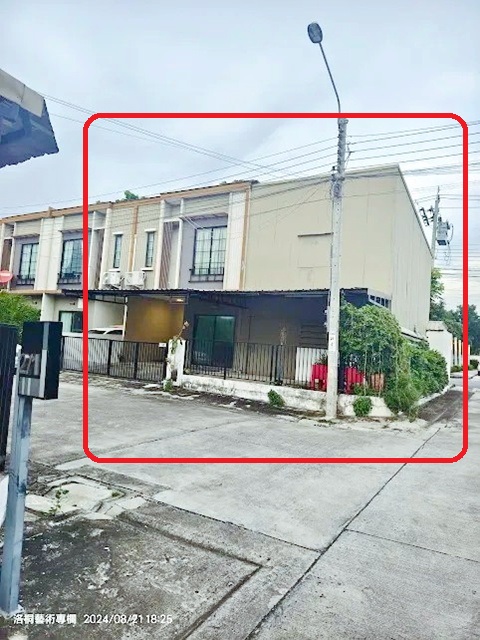 ถ.กิ่งแก้ว อ่อนนุช-ลาดกระบัง ให้เช่าทาวน์เฮ้าส์ 2 ชั้นพร้อมโกดัง หัวมุม 3 นอน 2 น้ำ 39 ตร.วา.310 ตร.ม.ARL สุวรรณภูมิ 4.1 กม.รพ.สิรินธร 2 กม.รร.พรหมพิกุลทอง 2.3 กม.เป็นส่วนตัว 18,999 B-M.เดอะ พาซิโอ มอลล์ 2.8 กม.เดินทางสะดวกสบาย KingKaew Rd On Nut-Lat Krabang.ARL Suvarnabhumi 4.1 km.  Sirindhorn Hospital 2 km. 2-story townhouse with warehouse for rent corner lot 3 bed 2 bath 39 sq.wa. 310 sq.m. Phromphikunthong School 2.3 km. Private 18,999  B-M. The Paseo Mall 2.8 km. Convenient transportation.  มอเตอร์เวย์  ถ.กิ่งแก้ว อ่อนนุช-ลาดกระบัง บางนา-ตราด ตำบลราชาเทวะ 