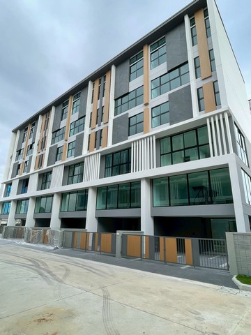 LV53343 ให้เช่า Nirvana @Work กรุงเทพกรีฑา โฮมออฟฟิศสไตล์โมเดิร์น ติด Nirvana PORCH กรุงเทพกรีฑา บนสังคมส่วนตัว  ราคาเช่า : 120,000 บาท/เดือน (สัญญาขั้นต่ำ 1 ปี) ที่ตั้ง : ซ.ศรีนครินทร์-ร่มเกล้า แขวงทับช้าง เขตสะพานสูง กทม. 10240ชื่อโครงการ : เนอวานา @เวิร์ค กรุงเทพกรีฑา / Nirvana @Work Krungthep Kreethaรายละเอียด : -ขนาดที่ดิน 32.5 ตร.วา *แปลงมุมใน-พื้นที่ใช้สอย 281 ตร.ม.- 3.5 ชั้น 6 ระดับ- 3 ห้องน้ำ-โฮมออฟฟิศที่มีการออกแบบพื้นที