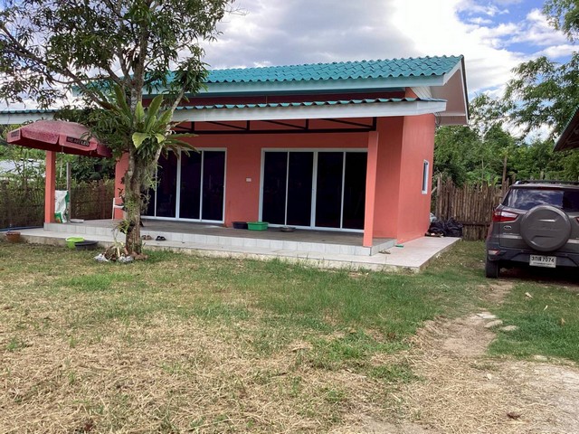 M650506ขายบ้าน 2 หลังในรั้วเดียวกัน – อำเภอสันกำแพง จังหวัดเชียงใหม่นำเสนอทรัพย์สุดคุ้ม! บ้านสองหลังตั้งอยู่ภายในรั้วเดียวกัน บนที่ดินขนาดใหญ่ 160 ตารางวา ทำเลดี เดินทางสะดวก ใกล้ที่ว่าการอำเภอสันกำแพง และเข้าถึงได้ง่ายจากตัวเมืองเชียงใหม่รายละเอียดทรัพย์ขนาดพื้นที่: 160 ตรว.บ้าน 2 หลัง ภายในรั้วเดียวกันห่างจากตัวเมืองเชียงใหม่ประมาณ 10 กม.เส้นทางเข้าออกสะดว