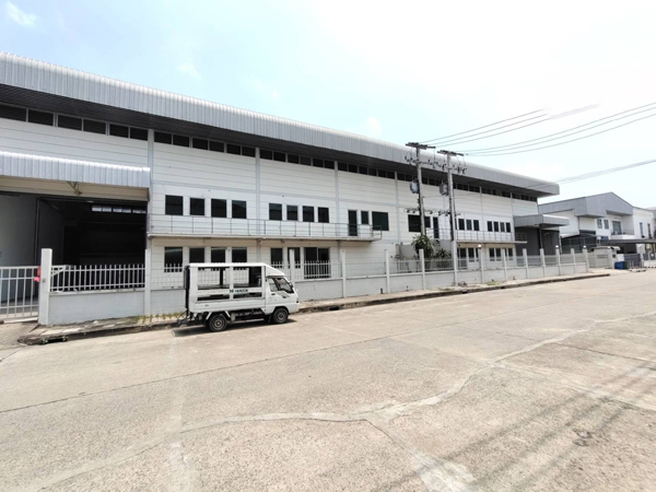 รายละเอียด  ให้เช่าโรงงาน/โกดังพื้นที่ใช้สอย 1,926 ตร.ม (พื้นที่สีม่วง)  ไฟฟ้า 3 เฟส ออฟฟิศ  ถนนลำลูกกา ปทุมธานี ราคาเช่า 130,000 บ/ด ให้เช่า ขอใบอนุญาต ร. ง 4 ได้ ( พื้นที่สีม่วง ) ไฟฟ้า 3 เฟส มีหม้อแปลงไฟฟ้า  น้ำประปา พื้นรับน้ำหนักได้ 2 ตัน / ตร.ม ออฟฟิศ 3 ชั้น +ห้องน้ำห้องน้ำแยก พื้นที่ด้านนอกบริเวรอาคาร 450 ตร.ม ด้านในอาคารชั้นล่าง 720 ตารางเมตรชั้นลอยชั้น2 มีพื้นที่ใช้สอย 360 ตร.ม ชั้