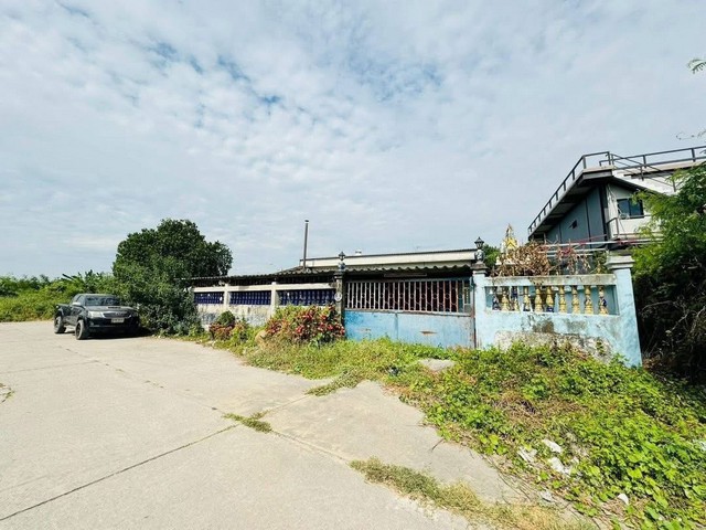 ขายที่ดินหมู่บ้านอ่างทองธานีกระทุ่มแบนขายที่ดินกระทุ่มแบน ขายที่ดินท่าเสาต.ท่าเสา อ.กระทุ่มแบน จ.สมุทรสาครรายละเอียด- เนื้อที่ 218 ตร.วา- มีบ้านเดี่ยว 1 ชั้น 2 นอน 1 น้ำ- หน้ากว้าง 12 ม. ความลึก 40 ม.- เหมาะสำหรับปลูกบ้านเดี่ยว ตึกแถว ,ห้องเช่า- โกดัง- สำนักงานสถานที่ใกล้เคียง- หมู่บ้านกูดแลนด์- รพ.กระทุ่มแบน- ใกล้โรงเรียนวัดดอนไก่ดี- ใกล้การไฟฟ้ากระทุ่มแบน- ใกล้วัดท่าเ