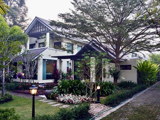 ขายบ้านเดี่ยว ม.เวิลด์คลับแลนด์ คลองหลวง เนื้อที่ 311.7 ตรว.พร้อมกิจการจัดงานแต่งงาน สถานที่จัดเลี้ยง ห้องโถงรองรับ 200 ท่าน เรือนรับรองและห้องกระจกครบ พร้อมส่งต่อระบบงานและลูกค้าจริง เหมาะอยู่อาศัย–ทำโฮมออฟฟิศ–ลงทุน ติดถนนคลองหลวง ใกล้พหลโยธินที่ตั้ง หมู่บ้านเวิลด์คลับแลนด์ ถนนคลองหลวง ต.คลองสาม อ.คลองหลวง จ.ปทุมธานี 12120รายละเอียด- เนื้อที่ 311.7 ตรว. พื้นที่ใช