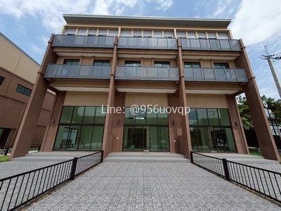 svs307 ให้เช่า เดอะแพลนท์ ซิตี้ บางนา-วงแหวน The Plant Citi Bangna-Wongwaenที่ตั้งถนนสุขาภิบาล 2 แขวงดอกไม้ เขตประเวศ กรุงเทพฯ 10250บ้านหน้ากว้าง 5.9 ม. ขนาดที่ดินเริ่ม 34.7 พื้นที่ใช้สอย 256 ตร.ม.  3 พื้นที่โถงขนาดใหญ่, 1 พื้นที่ชั้นลอยอเนกประสงค์, 3 ห้องน้ำ, 2 ที่จอดรถ บ้านทุกหลังติดตั้ง IP Camera รองรับการติดตั้ง EV Charger สิ่งอำนวยความสะดวกพื้นที่สวนพักผ่อน ที่จอดรถส่วนกลางกว่า 40 คัน  CCTV เจ้าหน้าที่รักษาค