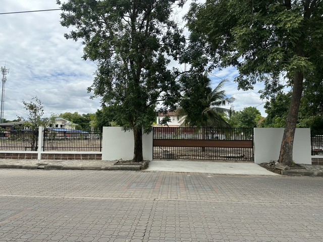 ขายที่ดินถมแล้ว1-2-75 ไร่ ย่านคู้บอนรามอินทรากม.8 วัชรพลใกล้รถไฟฟ้าMRTคู้บอน,MRTวัชรพล ทางด่วนรามอินทรา-อาจณรงค์ราคาขาย 40,000 บาท / ตารางวา ( 26,996,000 บาท)ที่ตั้ง ถนนคู้บอน ซอยคู้บอน27 แขวงท่าแร้ง เขตบางเขน กรุงเทพมหานคร 10220https://www.facebook.com/profile.php?id=61581484955548ติดต่อ : คุณภัสพงณ์ 0634098164Line : deedaa23เนื้อที่ 1-2-75 ไร่ ( 674.9 ตารางวา) หน้ากว้างมากสุดประมาณ 60 เมตร ความลึกประมาณ 60 เมตรสถานที่ใกล้เคียง- โรงพยาบาลนพรัต