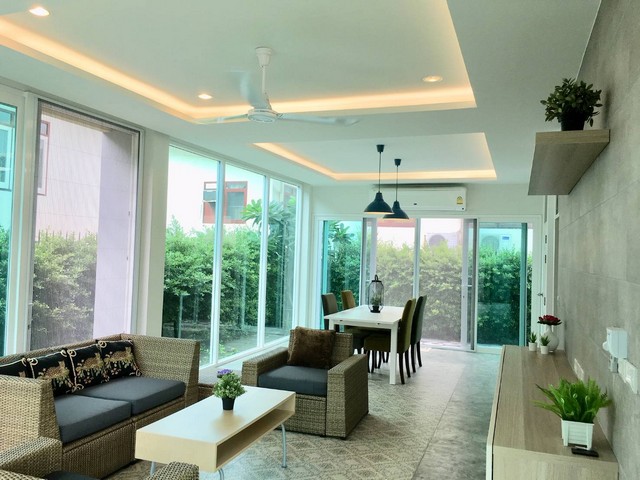 ให้เช่า-ขายบ้านเดี่ยว3ชั้น 70 ตร.ว. 4นอนหลังมุมย่านสุทธิสารลาดพร้าว ใกล้MRTสุทธิสาร MRTภาวนาประตูรั้วไฟฟ้าราคาเช่า 110,000 บาท / เดือน (สัญญาขั้นต่ำ 1 ปี ประกัน 2 เดือน ล่วงหน้า 1 เดือน )ราคาขาย 22,500,000 บาทที่ตั้ง ถนนสุทธิสารวินิจฉัย ซอยลาดพร้าว48 แขวงสามเสนนอก เขตห้วยขวาง กรุงเทพมหานครติดต่อ : คุณภัสพงณ์ 0634098164Line : binkem22https://www.facebook.com/profile.php?id=61581484955548เนื้อที่ 70 ตารางวา พื้นที่ใช้สอย 300 ตารางเมตร จ