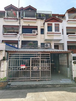 ขายทาวน์เฮ้าส์ 4 ชั้น 36 ตร.ว. พื้นที่ใหญ่ 410 ตร.ม. ซอยแจ้งวัฒนะ-ปากเกร็ด 28 ทำเลศูนย์ธุรกิจแจ้งวัฒนะ หลังเซ็นทรัล ใกล้ MRT 400 เมตร โอกาสลงทุนโฮมออฟฟิศที่คุ้มค่าที่สุดในโซนนี้.ที่ตั้งโครงการ : แจ้งวัฒนะ-ปากเกร็ด 28 ตำบลบางตลาด อำเภอปากเกร็ด นนทบุรี 11120.Google maps  :   https://maps.app.goo.gl/wDW6SC4369so8abs6.รายละเอียดทรัพย์- เนื้อที่ 36 ตร.ว.- พื้นที่ใช้สอยประมาณ 410 ตร.ม. - 4 ห้องนอน 5 ห้องน้ำ - 1ห้องทำงาน 1ห้องรับแข