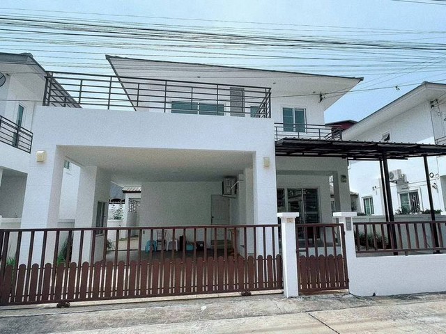 ให้เช่าบ้านเดี่ยว 2 ชั้น หมู่บ้านคริสตัลพลัส 4นอน 3น้ำ น้ำไม่ท่วม พร้อมเฟอร์ ใกล้เครือสหพัฒน์ ใกล้นิคมปิ่นทอง ศรีราชา ชลบุรี