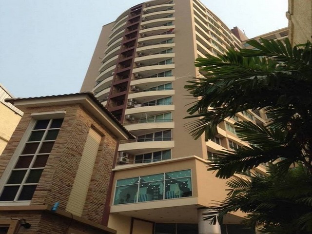 TEL:088-559 5199 คุณเอLine:https://line.me/ti/p/C0eGe0whLXขาย & เช่า ศรีราชาคอนโดวิว ห้องกว้าง โปร่ง อยู่สบาย พร้อมเข้าอยู่ทำเลดี ใจกลางศรีราชา ใกล้แหล่งงานและแหล่งท่องเที่ยวราคาขาย : 1.9 ล้านบาทราคาเช่า : 10,000 บาท/เดือนมัดำ 2 เดือน - ล่วงหน้า 1 เดือนห้องใหญ่ 50 ตร.ม.1 ห้องนอน 1 ห้องน้ำ1 ที่จอดรถสิ่งอำนวยความสะดวก (ส่วนกลาง)- ฟิตเนส- ระบบรักษาความปลอดภัย 24 ชม.- กล้องวงจรปิด- ที่จอดรถ- ล็อบบี้ / พื้นที่นั่งพั