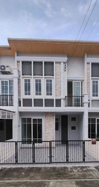 ขายทาวน์เฮ้าส์ 2 ชั้น โครงการโกลเด้น ทาวน์ 2 ลาดพร้าว-เกษตรนวมินทร์ ถนนประเสริฐมนูกิจ 48 ซอยนวมินทร์ 42ราคาขาย 3,150,000 บาทที่ตั้ง ถนนประเสริฐมนูกิจ 48 ซอยนวมินทร์ 42 แขวงจรเข้บัว เขตลาดพร้าว กรุงเทพ 10230ติดต่อ : คุณภัสพงณ์ 0634098164Line : binkem22https://www.facebook.com/profile.php?id=61581484955548เนื้อที่ 19.20 ตารางวา จำนวน 2 ชั้น 4 ห้องนอน 2 ห้องน้ำ จอดรถ 2 คันมีแอร์ ปั้มน้ำ แทงค์น้ำแถมราคาขาย 3,150,000 บาทที่ตั้ง ถนนประเสริฐมนูก