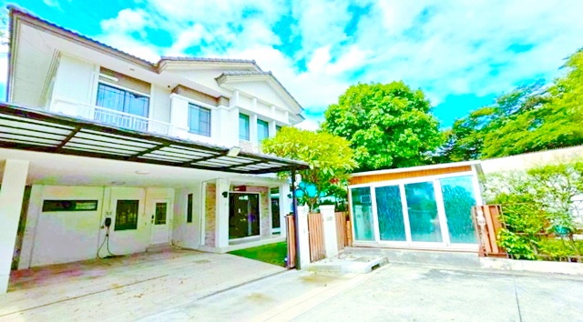 เช่า-ขายบ้านเดี่ยว 2 ชั้น วัชรพล  87ตร.วา. 300 ตร.ม.ใหญ่ หรูหรา วิวทะเลสาบ พร้อมเฟอร์ ฯ รร.สารสาสน์วิเทศสายไหม 1 กม. 4 นอน  3 น้ำ 69,999 B-M.ขาย 9.99 ลบ. สายไหม อเวนิว 1.7กม. รพ.สายไหม 1.8 กม.เดินทางสะดวก BTS คูคต 3.9 กม. ถ.สุขาภิบาล 5- สายไหมSukhaphiban 5 Road. - Sai Mai Watcharaphon For rent-sale: 2-story detached house 87sq.wa. 300sq.m. spacious luxurious lake view fully furnished. Sarasas Witaed Sai Mai School 1 km. 4 bed  SaiMai Avenue 1.7km. 3 bath 69,999 B-M. Selling for 9.99 million baht. Sai Mai Hospital 1.8 km. Convenient travel BTS Khu Khot 3.9 km.  แยกสุขาภิบาล 5-เพิ่มสิน ถ.สุขาภิบาล 5- สายไหม 