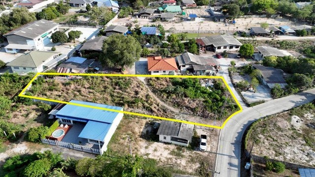 ขายที่ดิน 1-0-93 ไร่ ผังเมืองสีส้ม ถนนมิตรสัมพันธ์ ใกล้วัดใหม่เกตุงาม ตำบลบ้านปึก อำเภอเมือง ชลบุรี ทำเลดี ผังสีส้ม อยู่ในแหล่งชุมชน ตรว.ละ 16,632 บาทโทร. 095-196-4242 (คุณจุ๊)Line ID : jll689 WhatsApp : wa.me/66951964242 FB page : https://www.facebook.com/ChulaluckHomeliving/จุดเด่น- ทำเลดี อยู่ในแหล่งชุมชนไม่เปลี่ยว อยู่ในซอยมิตรสัมพันธ์- เหมาะสำหรับสร้างบ้านอยู่อาศัย สร้างเป็นหอพัก บ้านปล่อยเช่า- ด้านหน้าแปลงติดถนนสาธารณะ กว้างประ