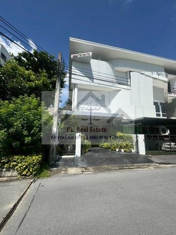 ให้เช่าทาวน์โฮม 3 ชั้น 156 ตรม. หลังริม ย่านเลียบด่วน ลาดพร้าว 73 ประดิษฐ์มนูธรรม 9 ใกล้ MRT ลาดพร้าว 71 *** ราคาเช่า 85,000 บาท / เดือน *** ไม่มีเฟอร์****** ราคาเช่า 100,000 บาท / เดือน *** พร้อมเฟอร์***ติดต่อ:: ชยา โทร/ID Line:: 0942823961   Link Line:: https://line.me/ti/p/3xFA1An8Kcรหัส# KO1099ทาวน์โฮม 3 ชั้น หลังริม ย่านเลียบด่วน ลาดพร้าว 73 ประดิษฐ์มนูธรรม 9 ใกล้ MRT ลาดพร้าว 71 - พื้นที่ใช้สอยรวม 156 ตารางเมตร - มีที่จอดรถเพียงพอ รองรับผู้มาใช้บริ